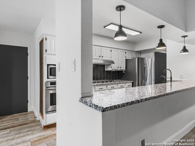 Listing photo id 14 for 4526 Honey Locust Woods
