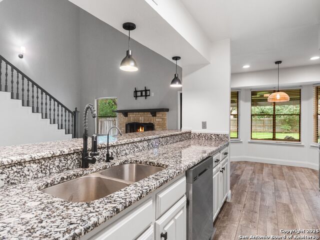 Listing photo id 16 for 4526 Honey Locust Woods