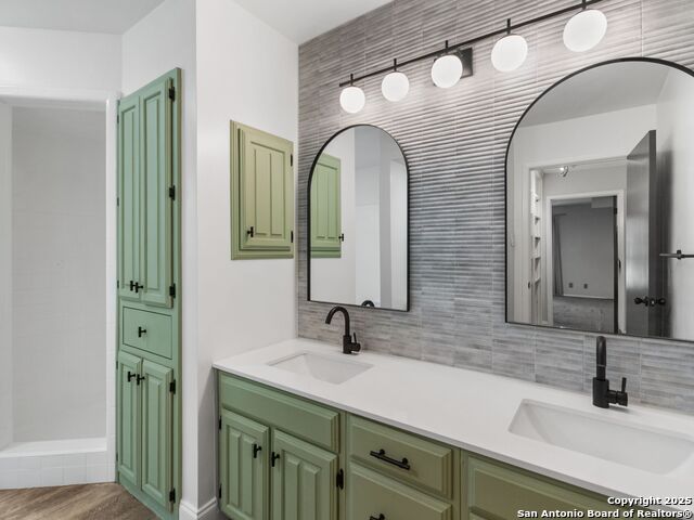 Listing photo id 19 for 4526 Honey Locust Woods