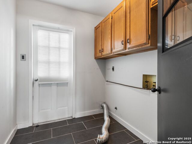 Listing photo id 29 for 4526 Honey Locust Woods
