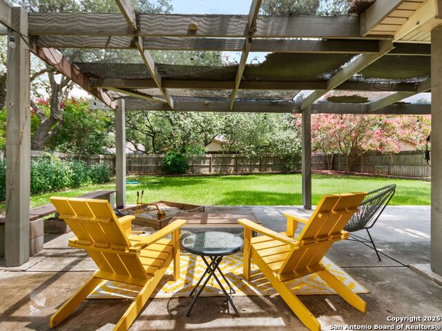 Listing photo id 34 for 4526 Honey Locust Woods
