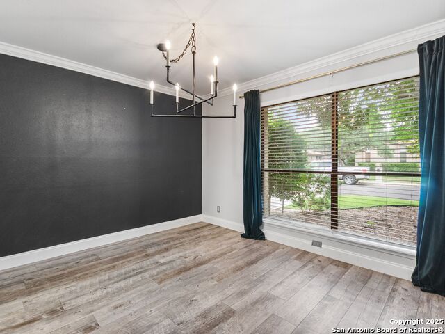 Listing photo id 5 for 4526 Honey Locust Woods