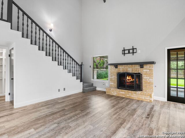 Listing photo id 6 for 4526 Honey Locust Woods