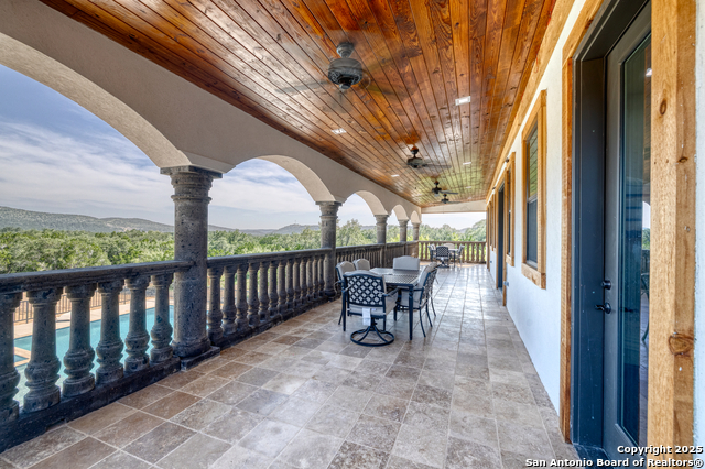 Listing photo id 11 for 1747 Mountain Valley