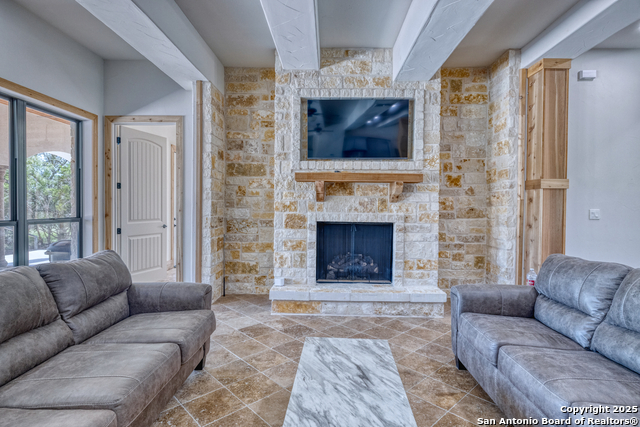 Listing photo id 4 for 1747 Mountain Valley