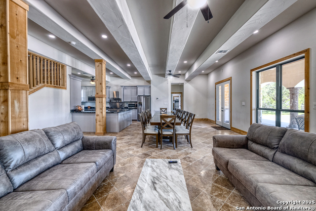 Listing photo id 6 for 1747 Mountain Valley