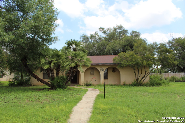 Details for 116 Bluebonnet Dr E, Uvalde, TX 78801
