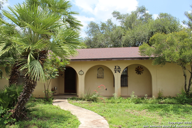 Image 2 of 25 For 116 Bluebonnet Dr E