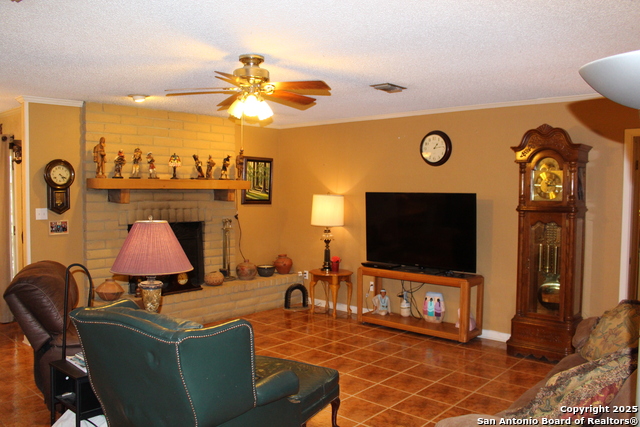 Image 5 of 25 For 116 Bluebonnet Dr E