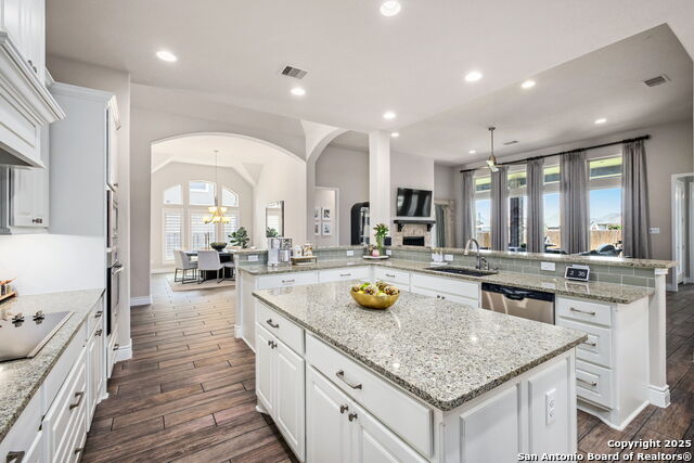 Image 15 of 46 For 7947 Cibolo  