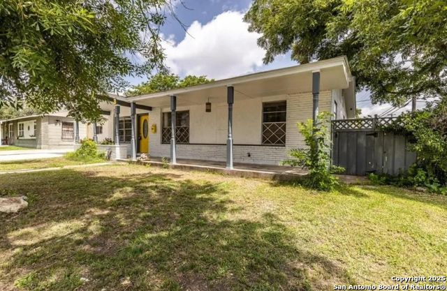 Image 27 of 35 For 463 Sprucewood