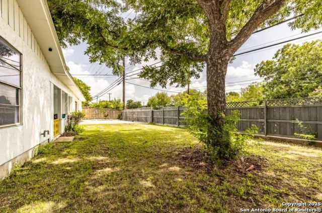 Image 34 of 35 For 463 Sprucewood