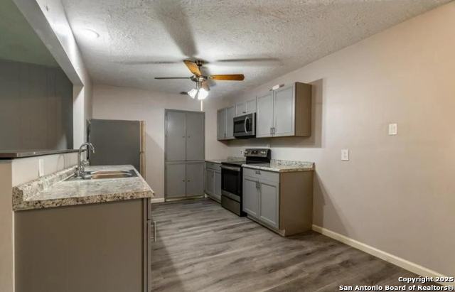 Image 4 of 35 For 463 Sprucewood