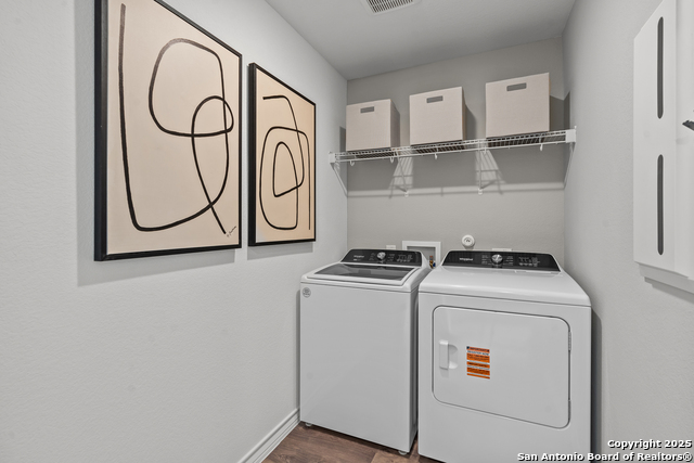 Image 2 of 28 For 924 Heartseed Avenue