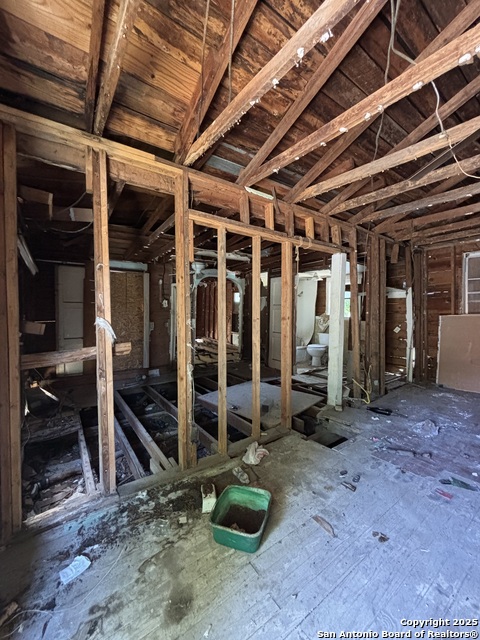 Listing photo id 5 for 109 Vista  