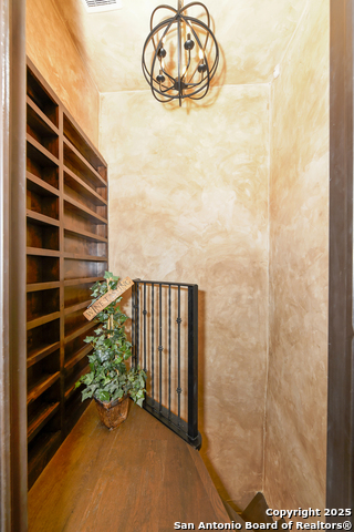 Listing photo id 10 for 464 Paradise Hills