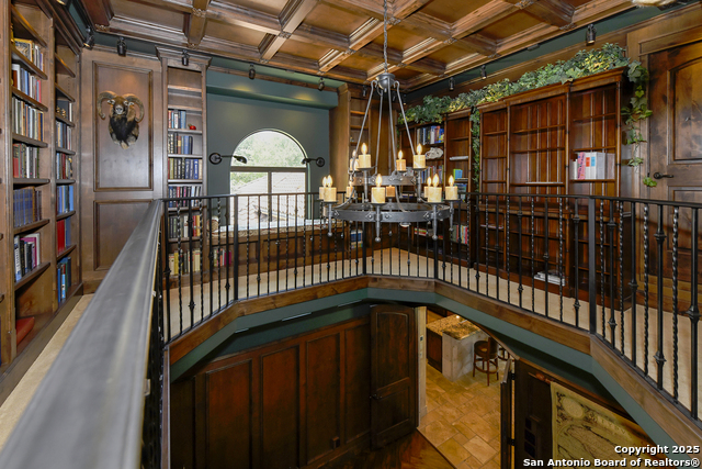 Listing photo id 18 for 464 Paradise Hills
