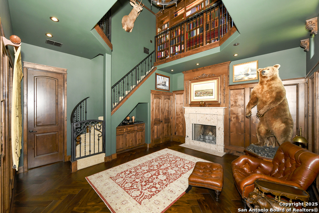 Listing photo id 19 for 464 Paradise Hills
