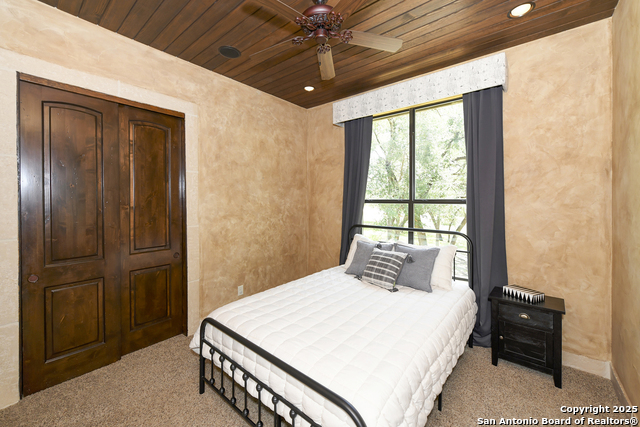 Listing photo id 23 for 464 Paradise Hills