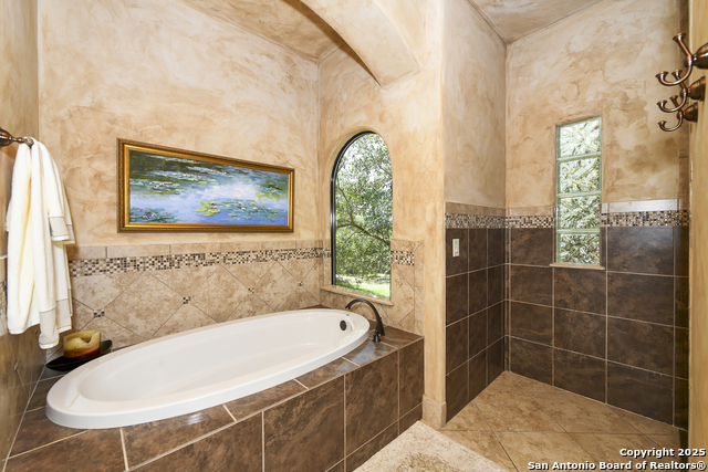 Listing photo id 24 for 464 Paradise Hills