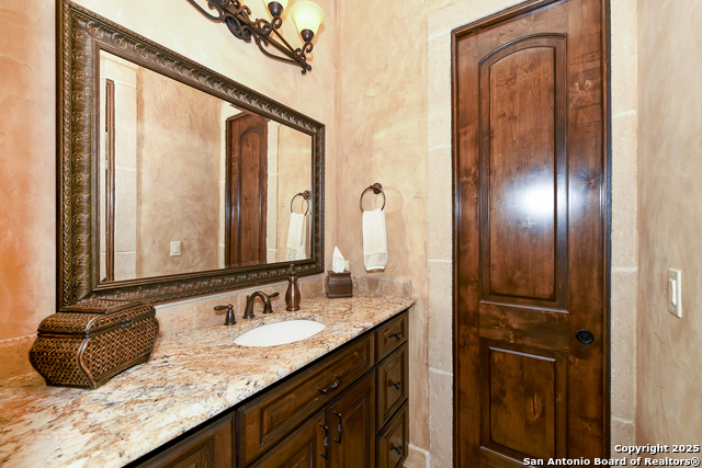 Listing photo id 27 for 464 Paradise Hills