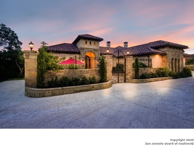 Listing photo id 2 for 464 Paradise Hills