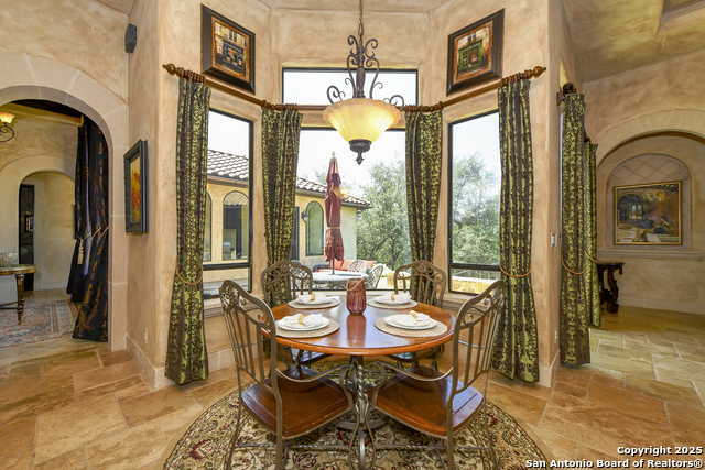 Listing photo id 5 for 464 Paradise Hills