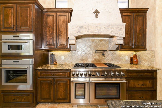 Listing photo id 7 for 464 Paradise Hills