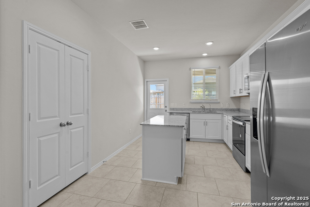 Image 2 of 26 For 923 Bluegrass Point