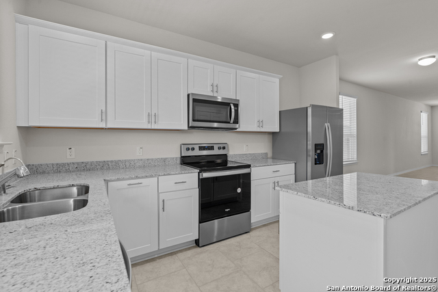 Image 3 of 26 For 923 Bluegrass Point