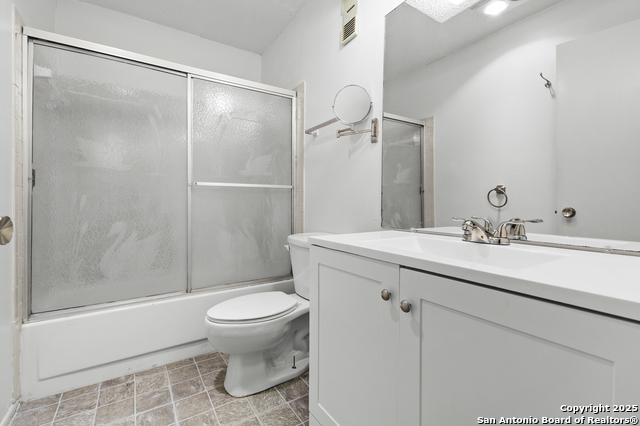 Listing photo id 13 for 3843 Barrington 163 P