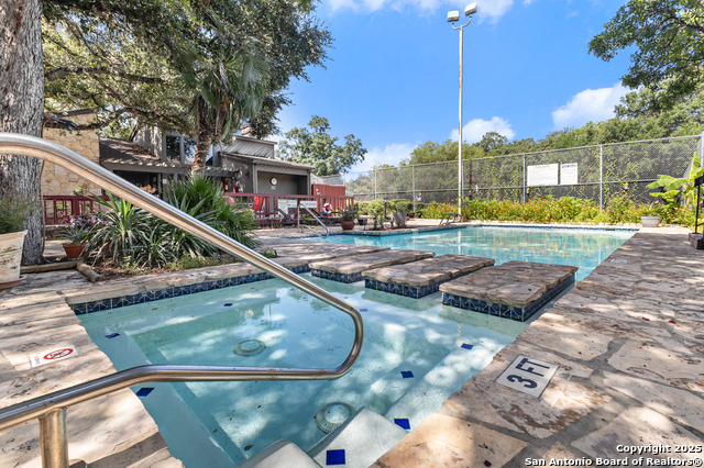 Listing photo id 17 for 3843 Barrington 163 P
