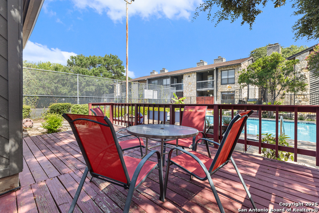 Listing photo id 18 for 3843 Barrington 163 P