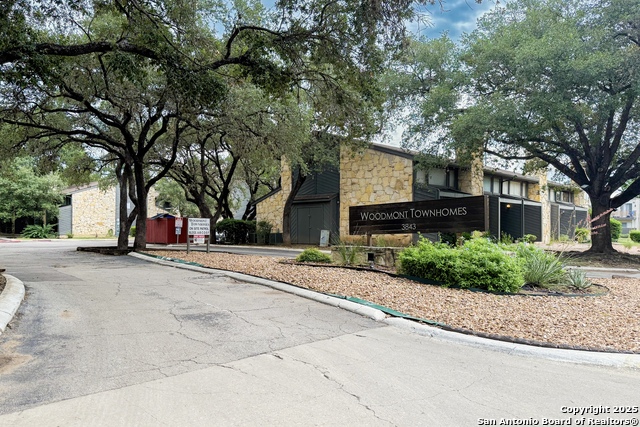 Listing photo id 20 for 3843 Barrington 163 P