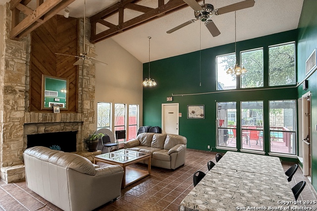 Listing photo id 21 for 3843 Barrington 163 P