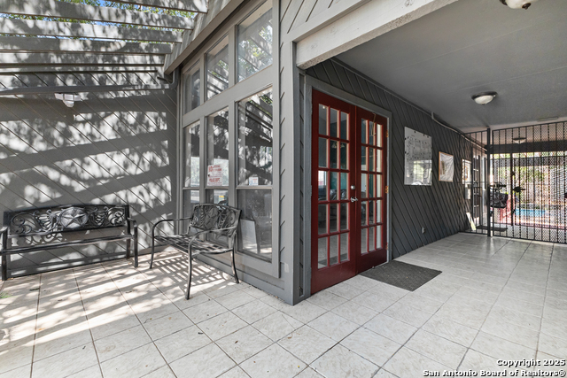 Listing photo id 2 for 3843 Barrington 163 P