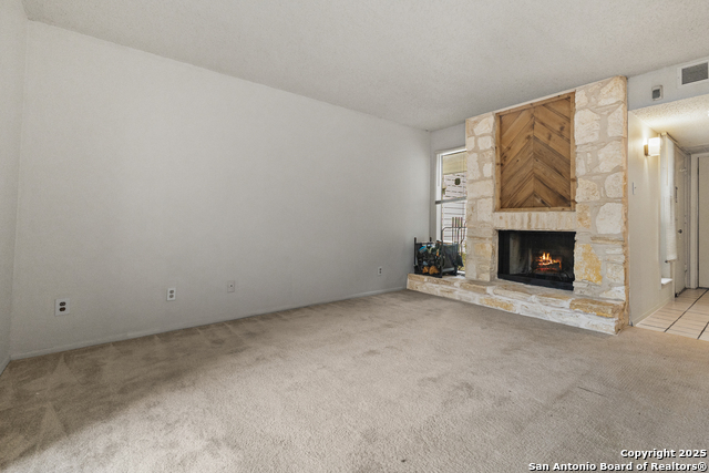 Listing photo id 5 for 3843 Barrington 163 P