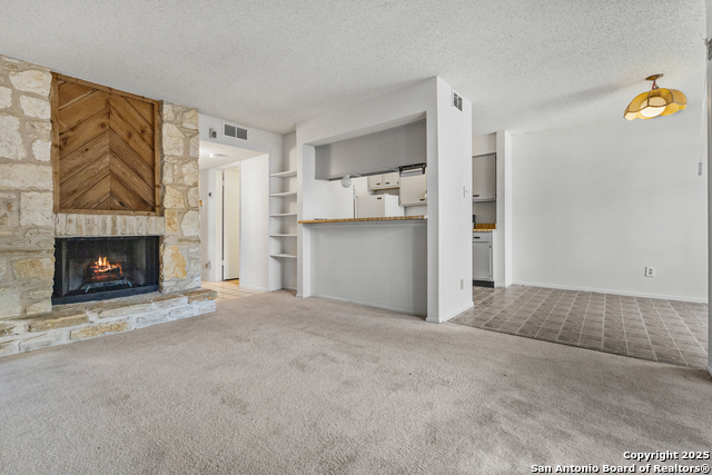 Listing photo id 6 for 3843 Barrington 163 P