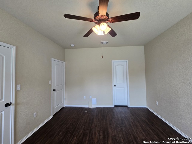 Image 18 of 34 For 697 Creekside Circle