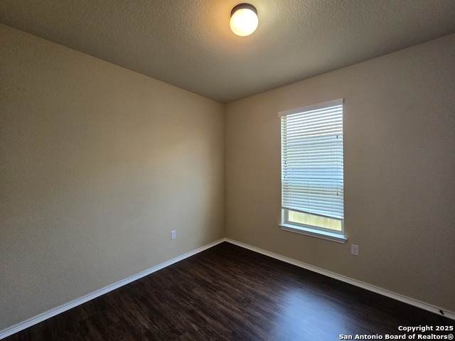 Image 21 of 34 For 697 Creekside Circle