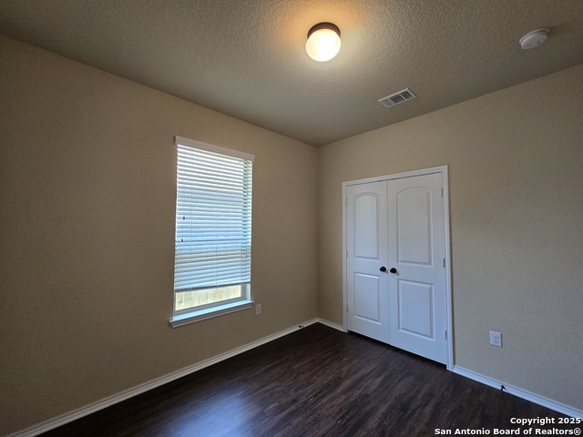 Image 22 of 34 For 697 Creekside Circle