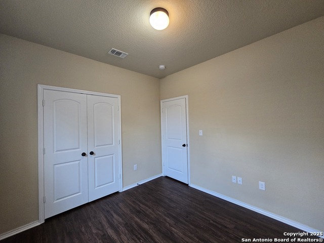 Image 23 of 34 For 697 Creekside Circle