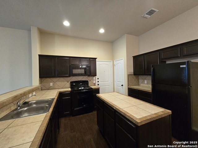 Image 4 of 34 For 697 Creekside Circle