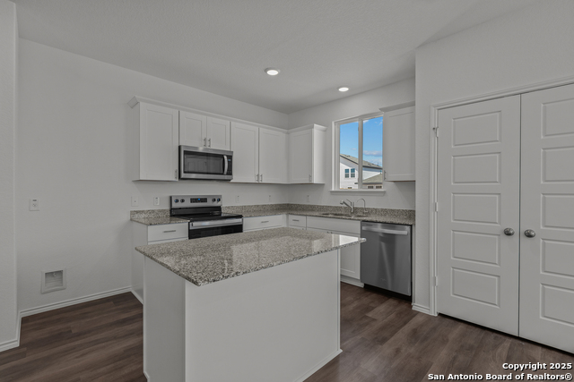 Image 15 of 32 For 928 Heartseed Avenue