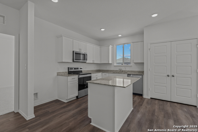 Image 18 of 32 For 928 Heartseed Avenue