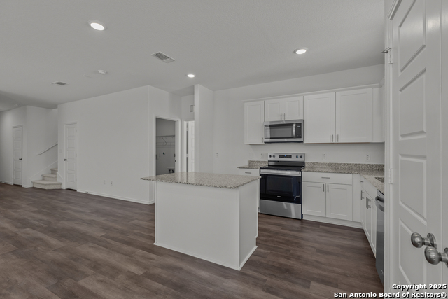 Image 19 of 32 For 928 Heartseed Avenue