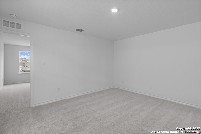 Image 17 of 31 For 921 Heartseed Avenue