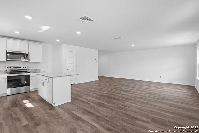 Image 4 of 31 For 921 Heartseed Avenue