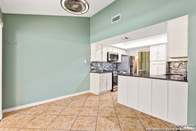 Image 10 of 39 For 7522 Frenchton St.
