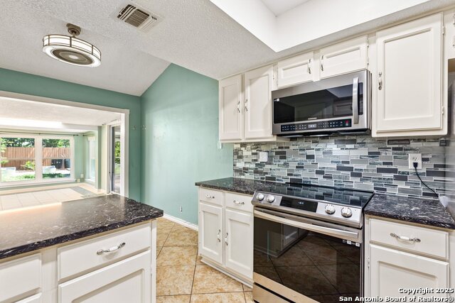 Image 12 of 39 For 7522 Frenchton St.